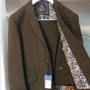 Dark brown tweed 3-piece suit - New with tags!